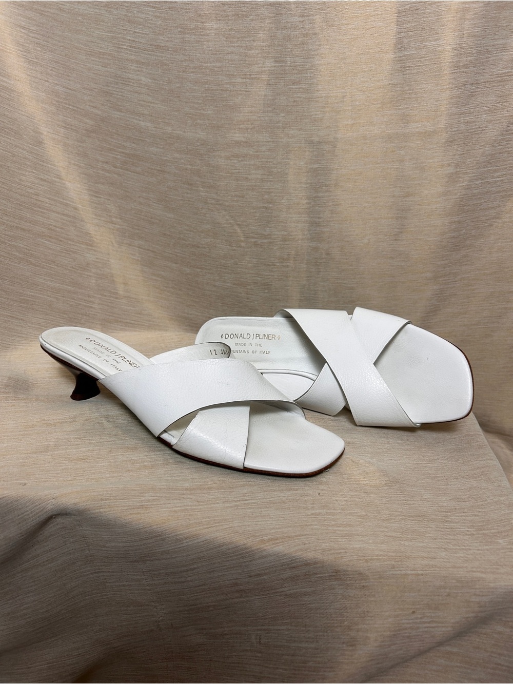 Donald J. Pliner White Crisscross Leather Slide Sandals Kitten Heels Jaya